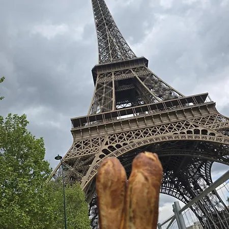 Cozy Next To The Eiffel Tower Paris