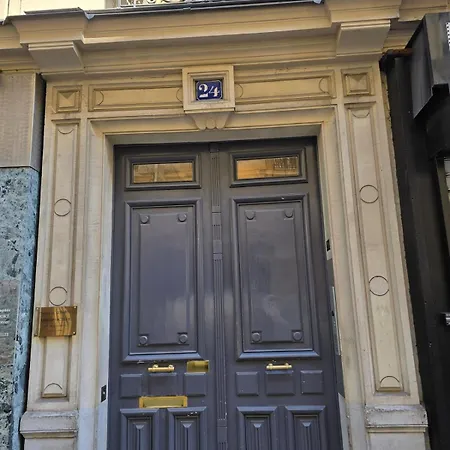 Cozy Next To The Eiffel Tower Apartment